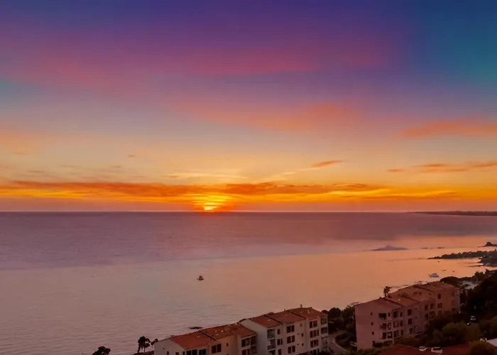 Vue Exceptionnelle !! Calme Et Lumineux Sur La Prestigieuse Route Des Sanguinaires A *